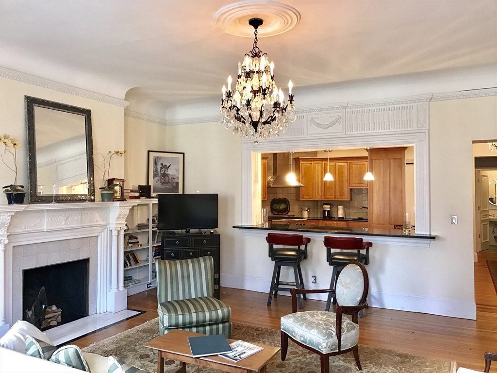 290 Commonwealth Ave, Back Bay