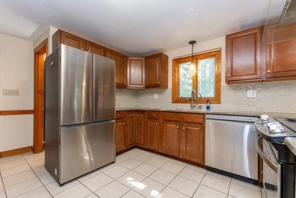 15 Lexington St, Burlington