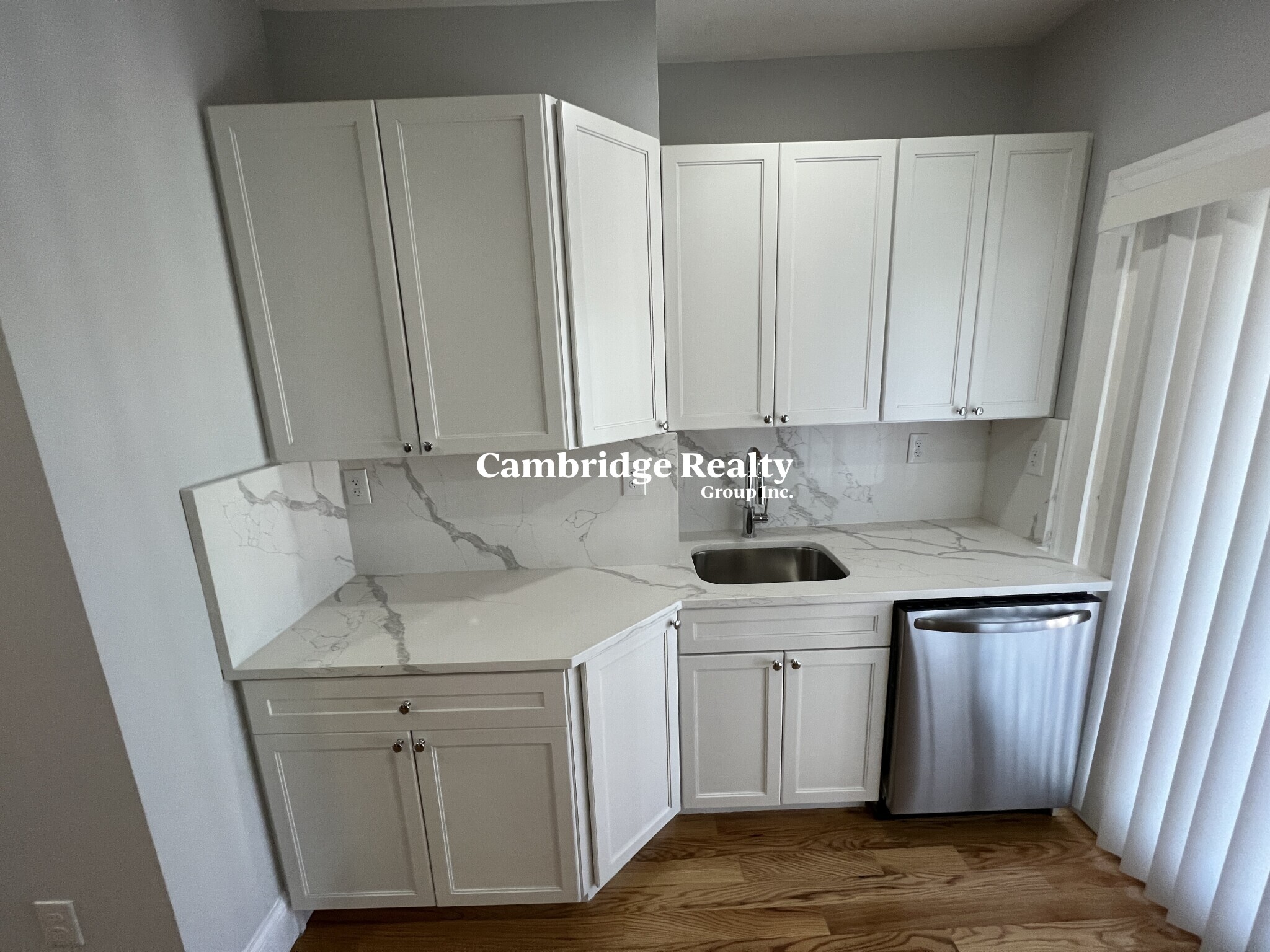 372 Oxford St, Ward Two