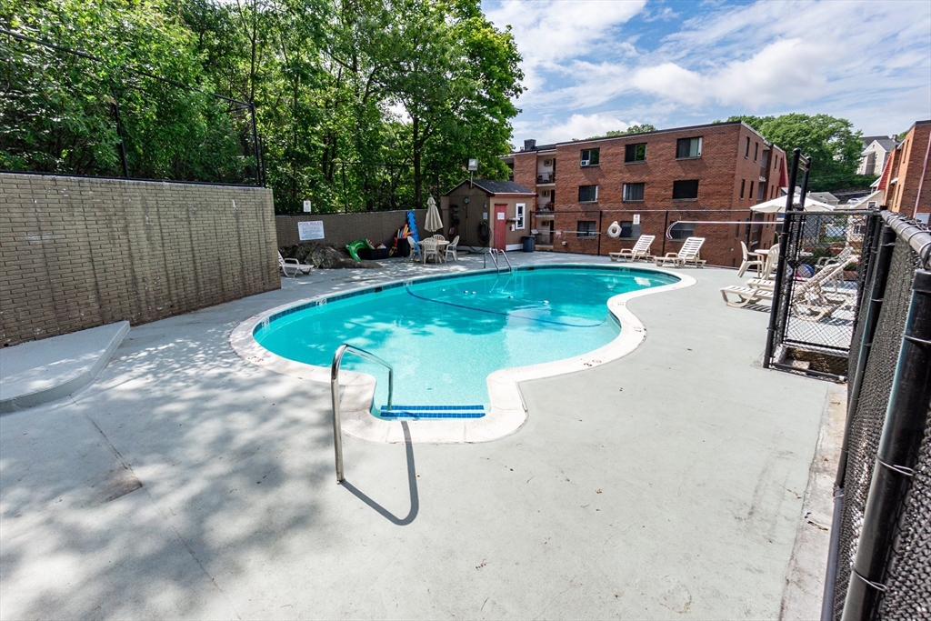 131 Pierce St, Forestdale