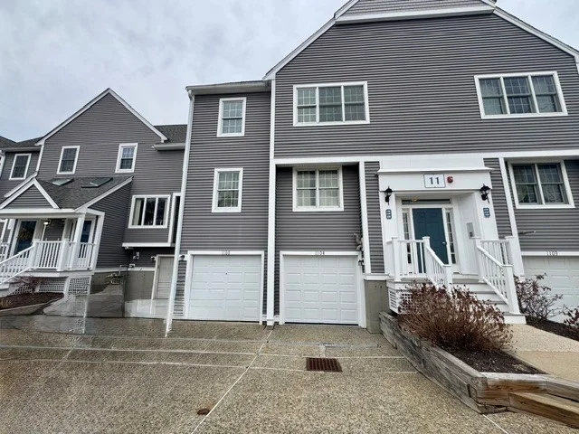 700 Shore Dr, Fall River