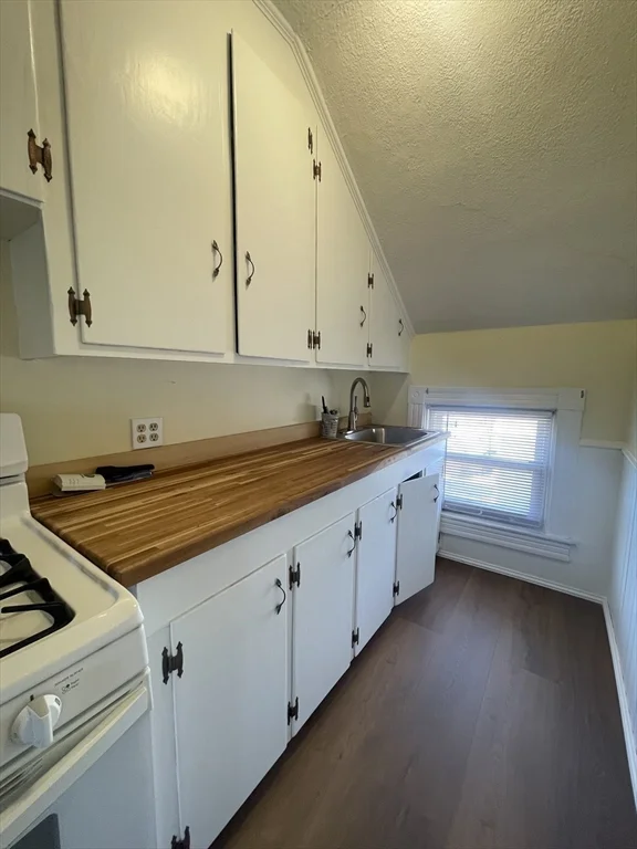 709 Maple St, Fall River