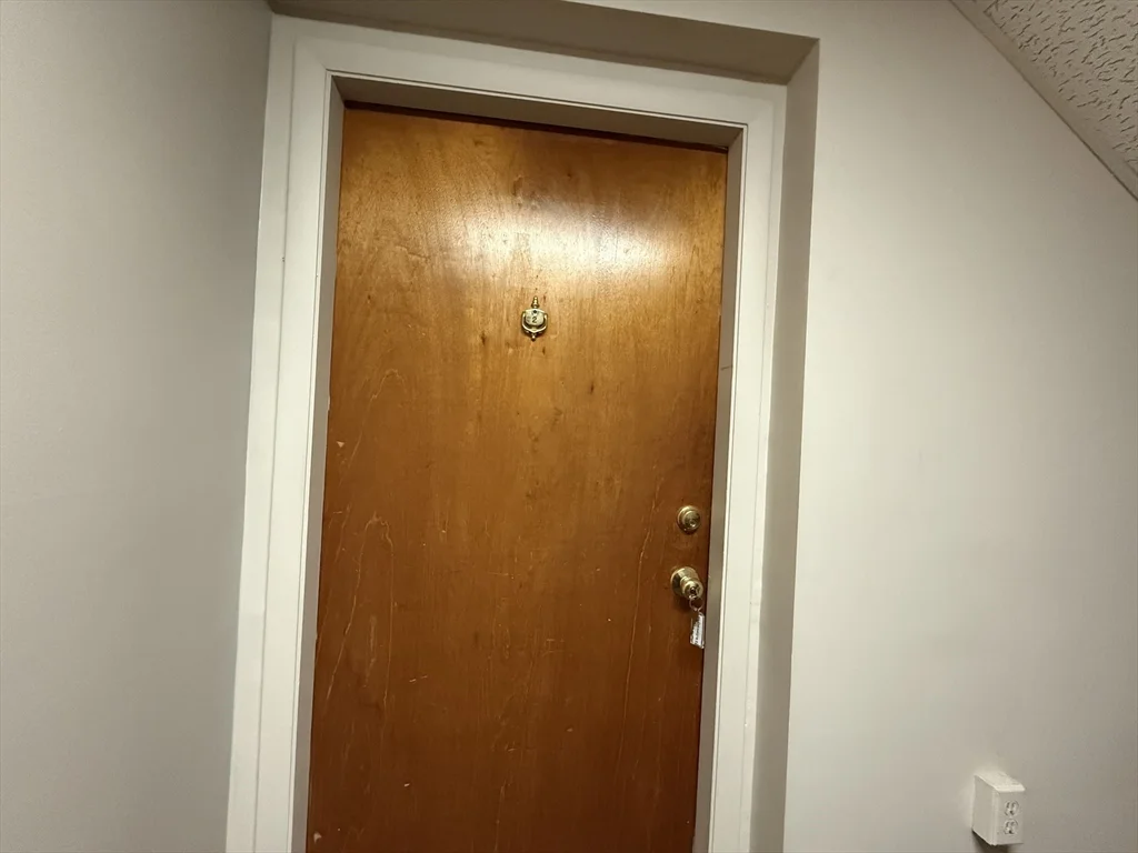 12 Williamsburg Ct, Shrewsbury