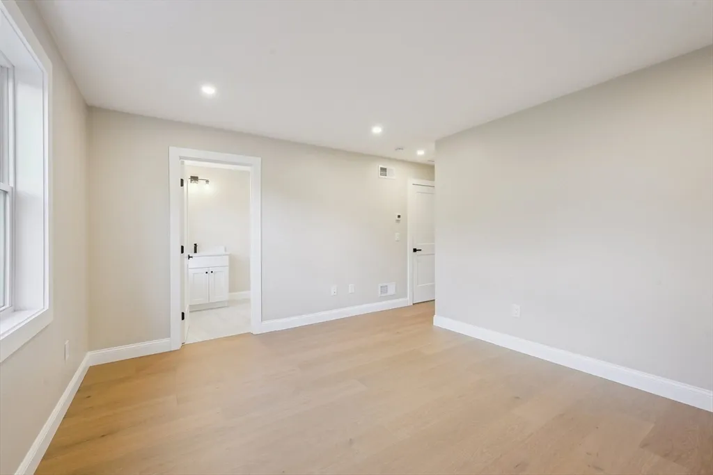 120 Stowe St, Fall River