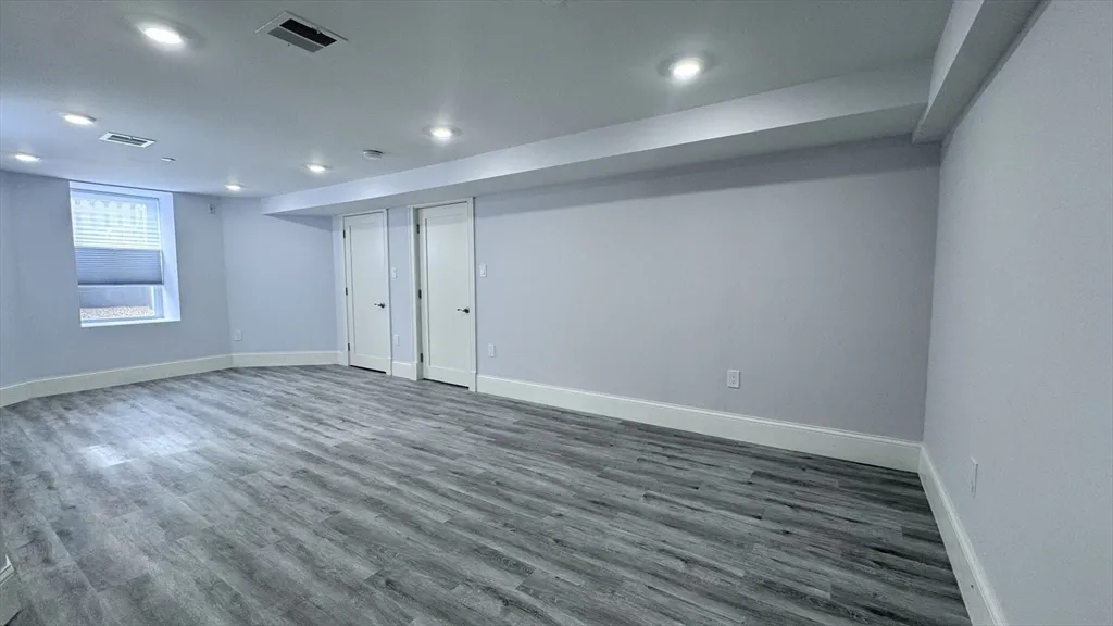 27 Aberdeen Rd, Powder House Square