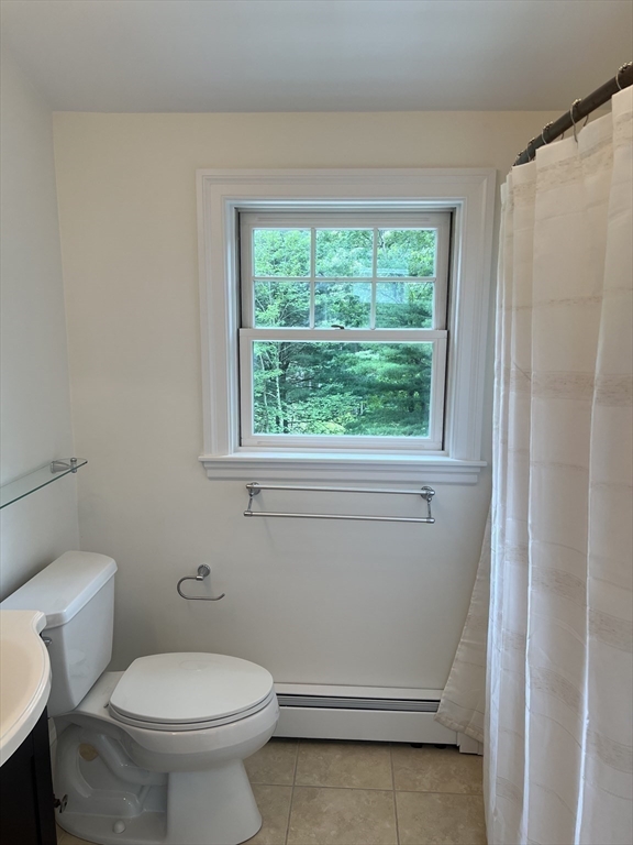 22 Warren Ln, Weston