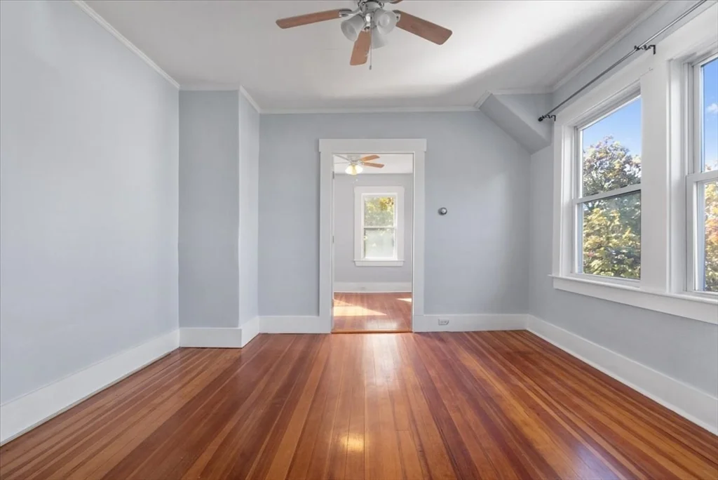 8 Linwood St, Holbrook