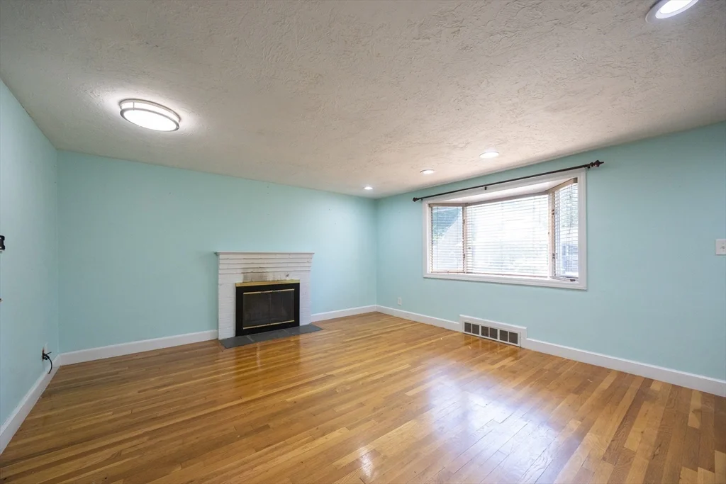 22 Suffolk Rd, Sharon