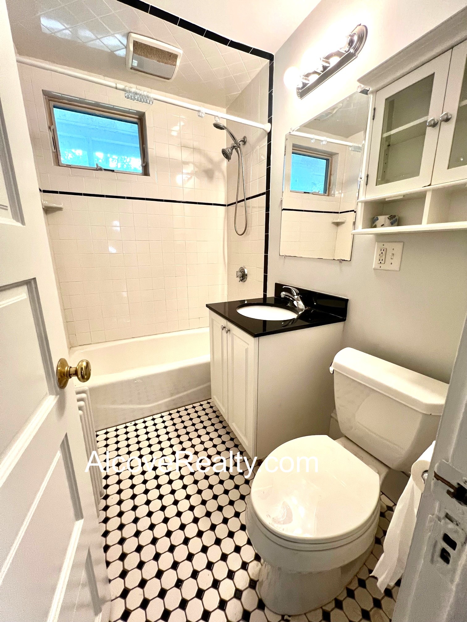 15 Farragut Ave, West Somerville