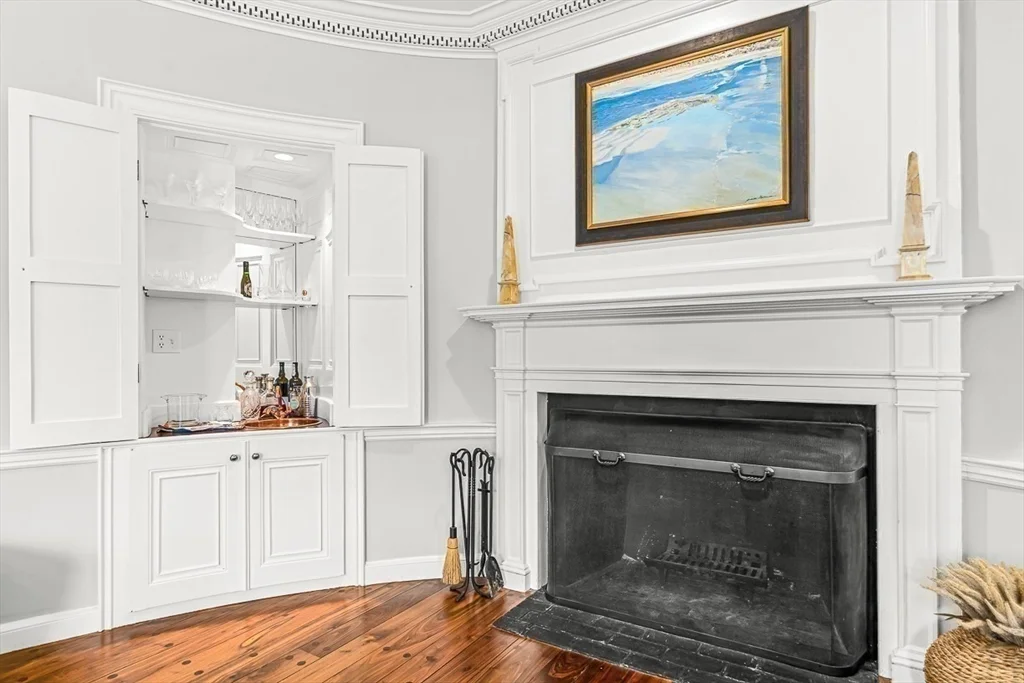 2 Phillips Pond Rd, Natick
