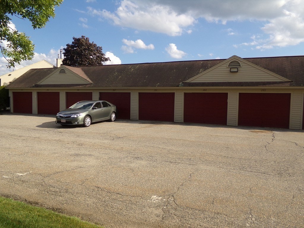 203 Apache Way, Tewksbury