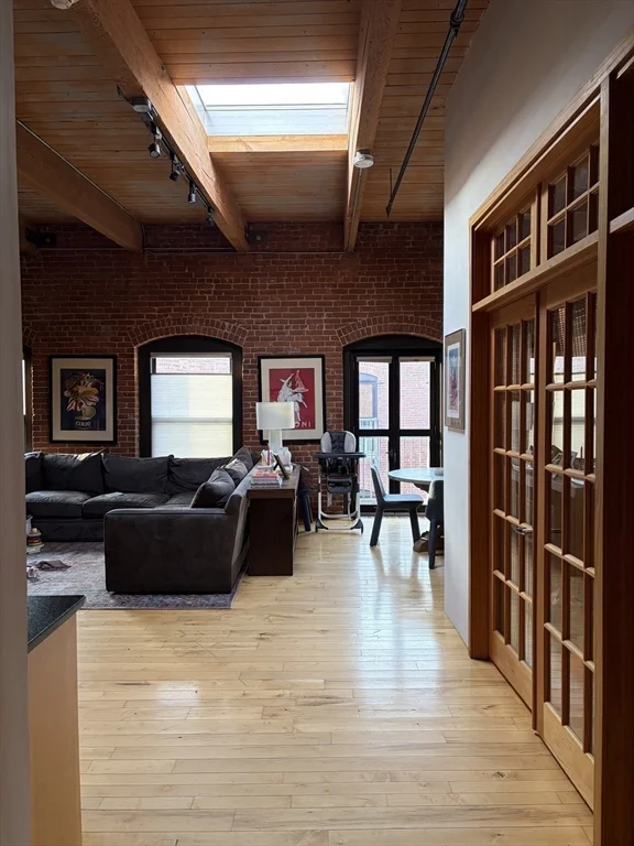 11-21 Wormwood, Seaport District