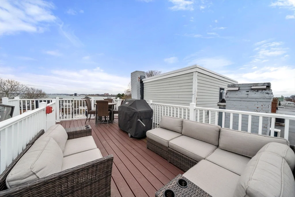 695 E 8th St, South Boston