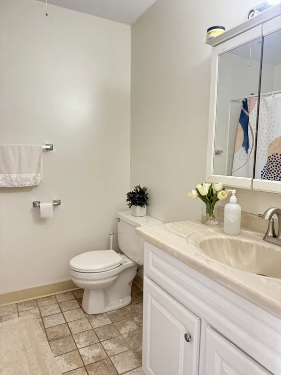 59 Village Brook Ln, Natick