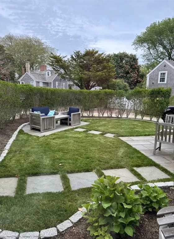 5 Green Ln, Nantucket