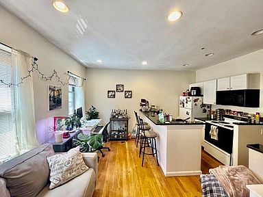 3 bed, 1.5 bath apartment for rent at 17 Thacher St Unit 4, North End — photo 2 of 22