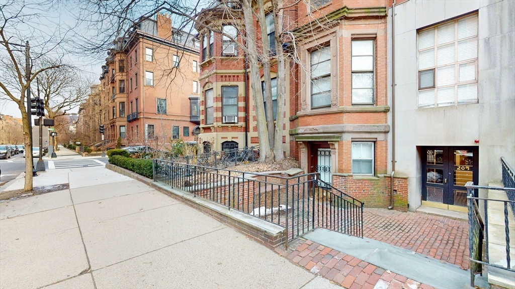 205 Beacon St, Back Bay