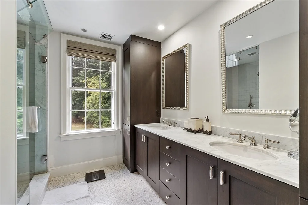 251A Old Billerica Rd, Bedford