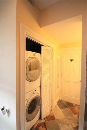 176 Hillside St, Mission Hill