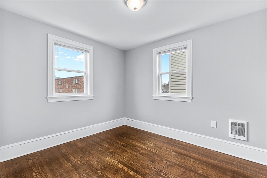 11 Town Hill St, Quincy
