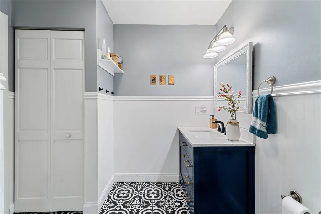 890 Winthrop Ave, Beachmont