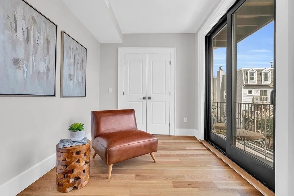 9 Glover Ct, South Boston