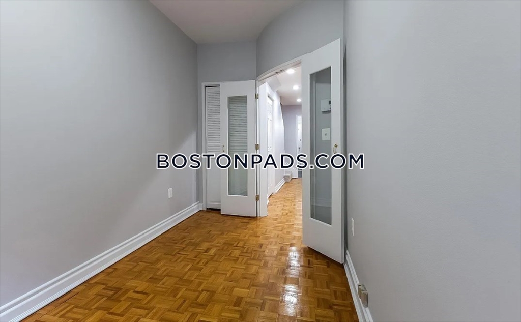 16 Symphony Rd, Fenway