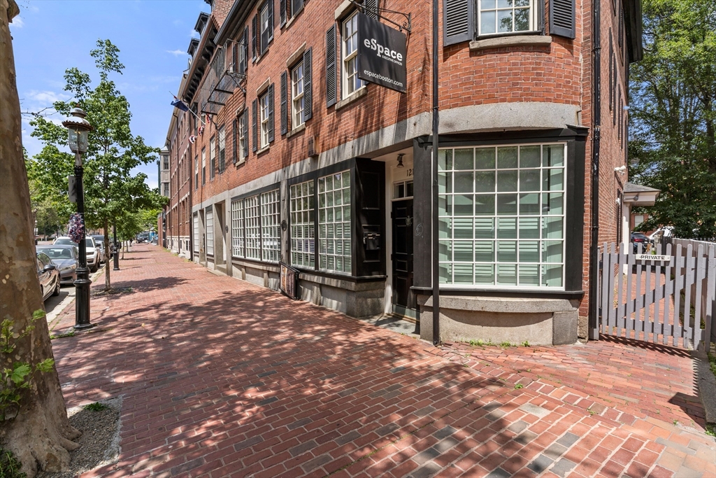 121 Main St, Charlestown