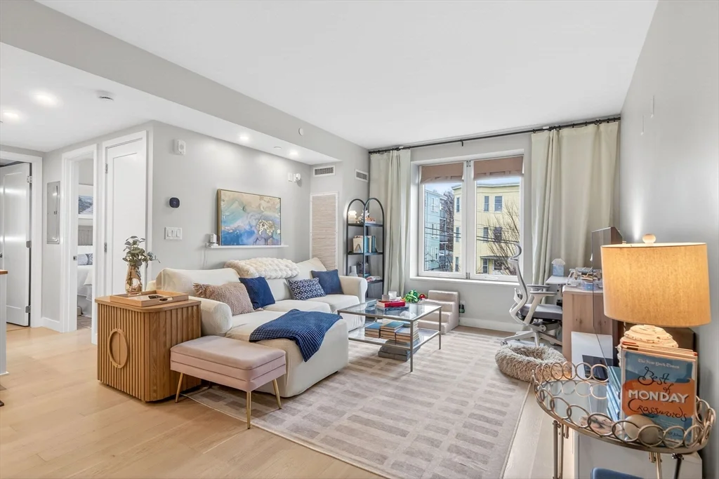 932 Broadway St, Chelsea