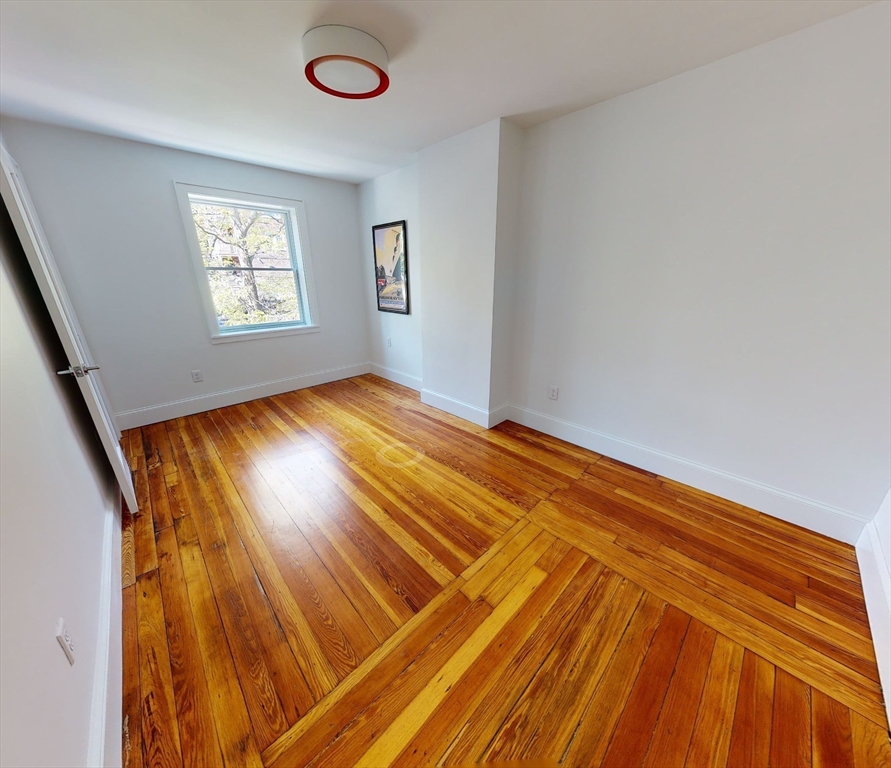 15 Colbourne Crescent, Brookline