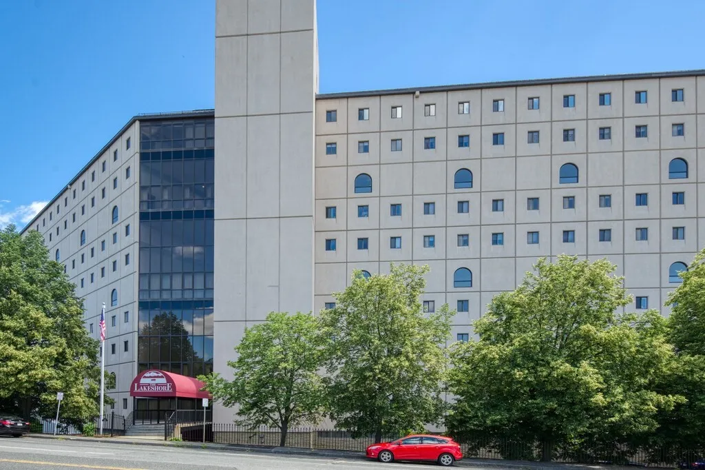 65 Lake Ave, Worcester