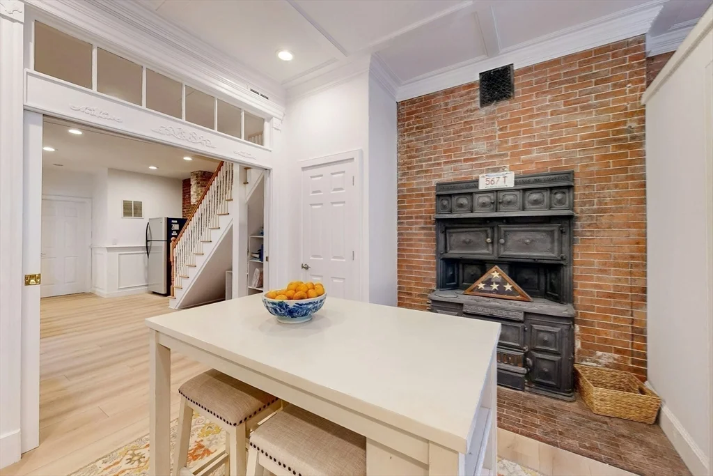 15 Garrison Rd, Brookline Hills