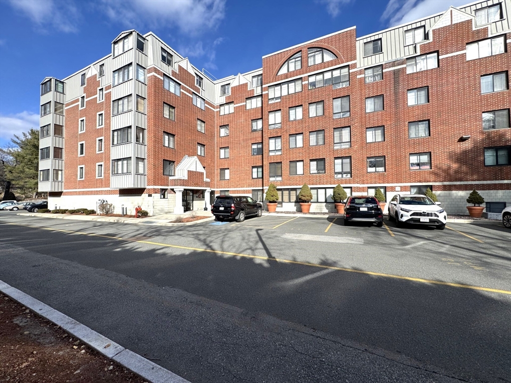 100 Ledgewood Dr, Stoneham