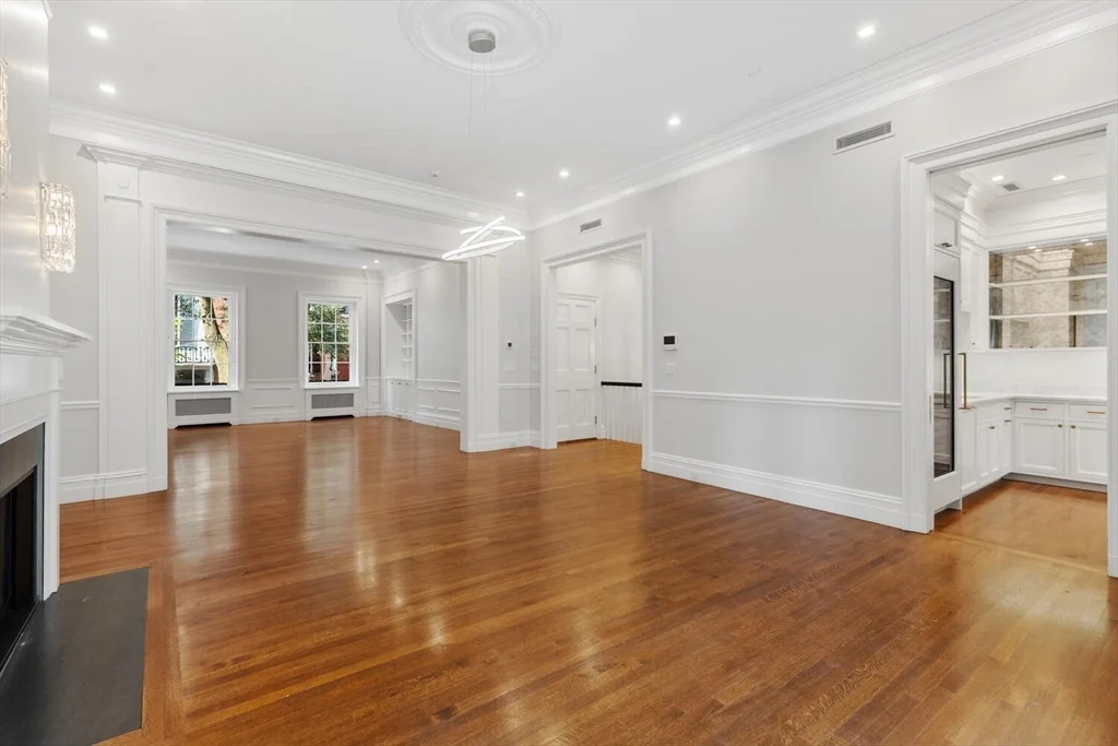 20 Chestnut St, Beacon Hill