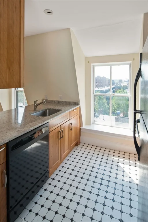 42 W Newton St, South End