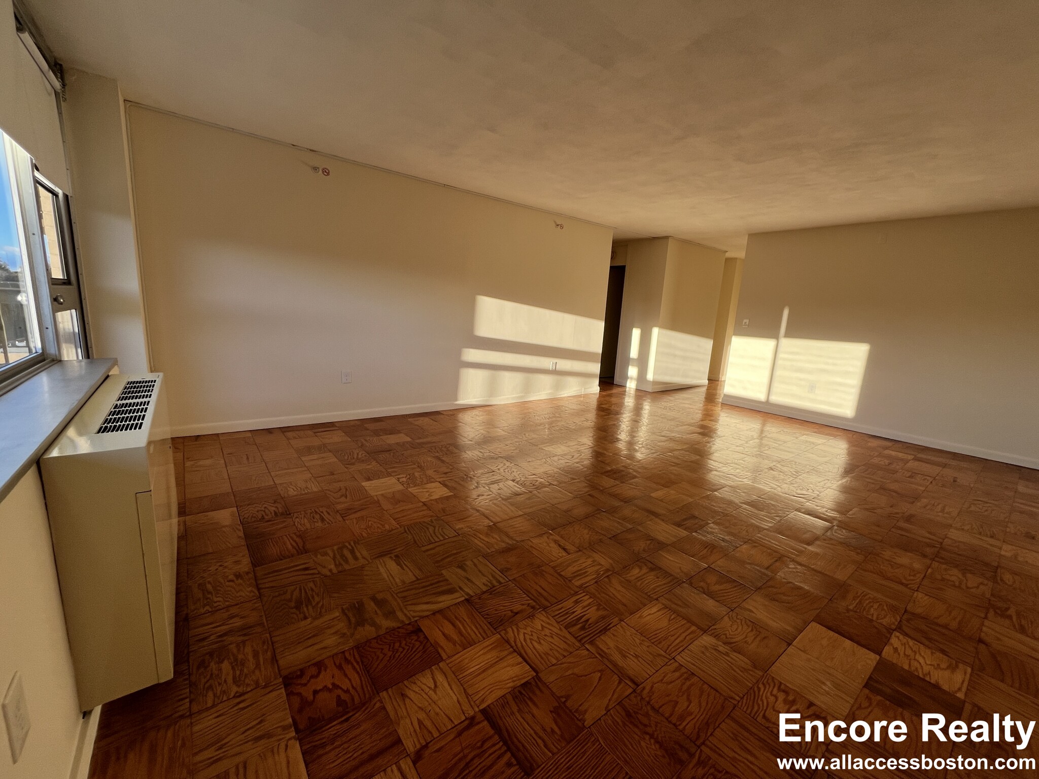 101 Monmouth St, Longwood