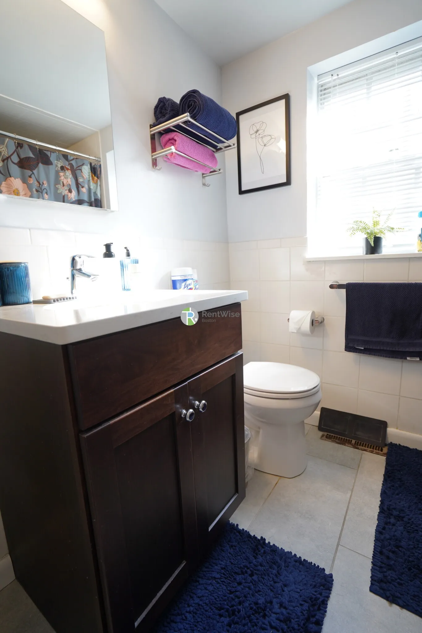 9 Lake Shore Ter, Oak Square