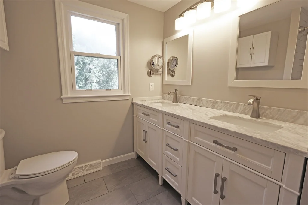 17 Fairview Dr, Westford