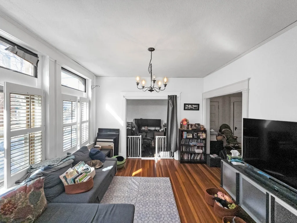 27 Lakeville Rd, Jamaica Plain