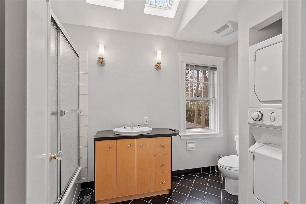 110 Leonard St, Belmont