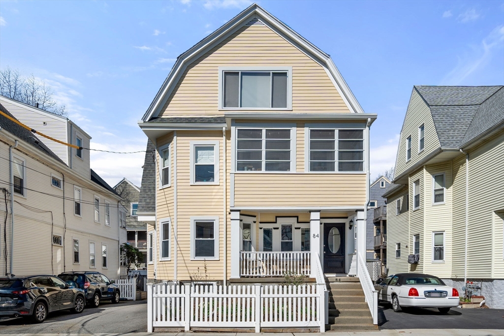 84 Pearson Rd, Tufts