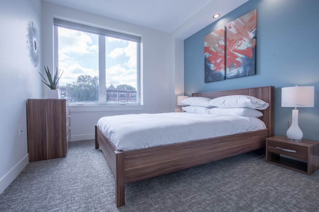 900 Beacon St, Fenway