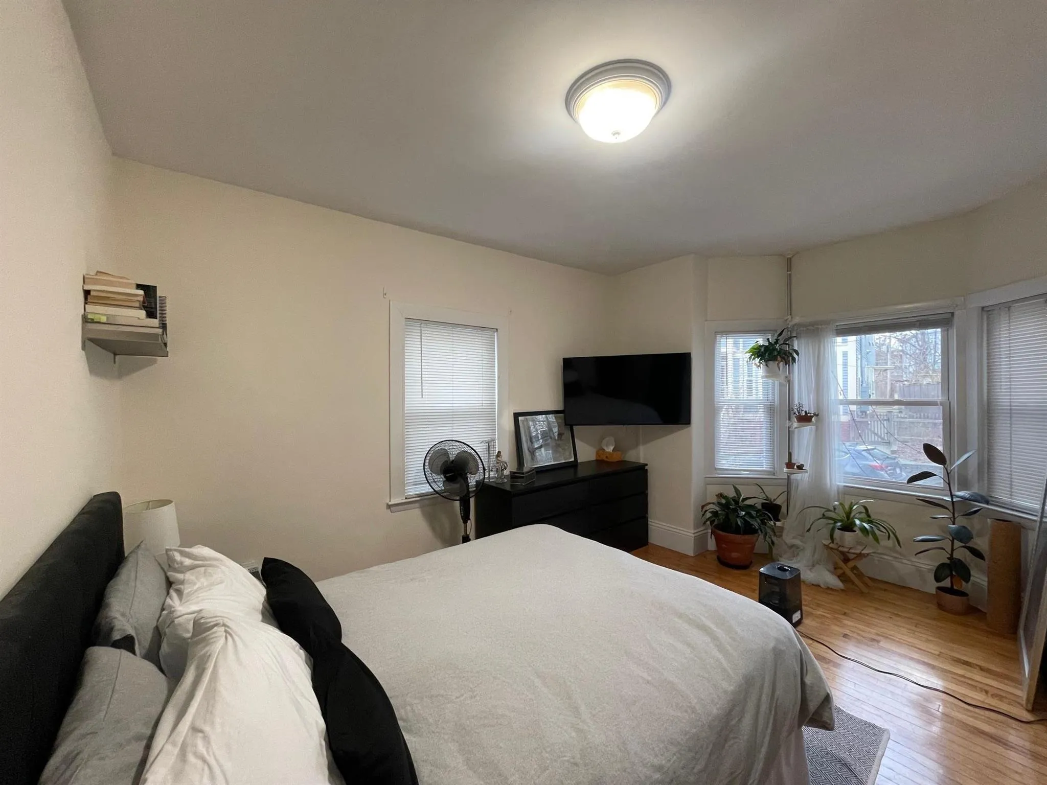 23 Hall St, Powder House Square