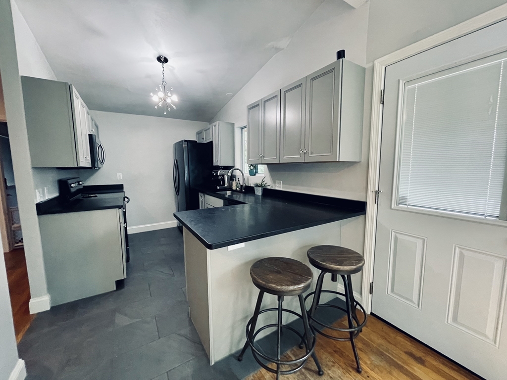 34 Hillside Dr, Shrewsbury