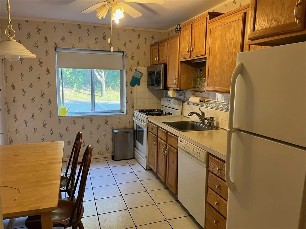 49 Bayberry Dr, Sharon