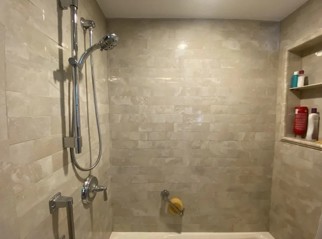 7 Cleveland Rd, Peabody