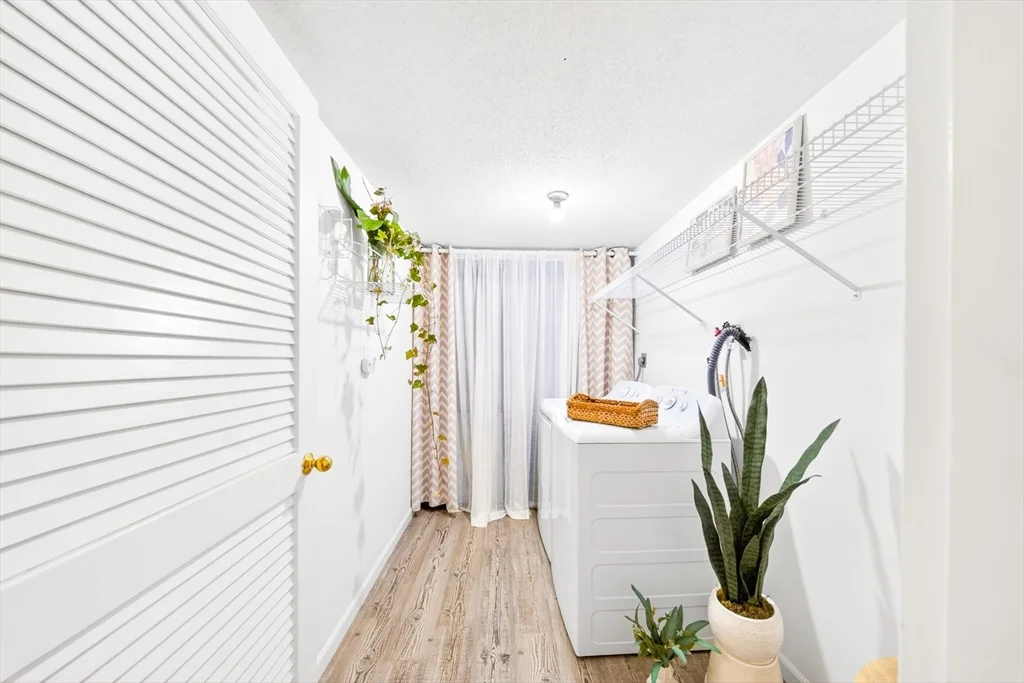 82 Camelot Dr, Worcester