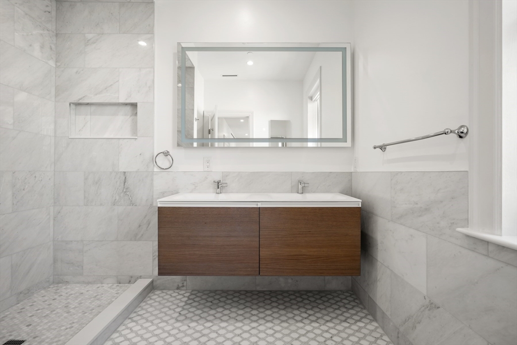 112 Myrtle, Beacon Hill