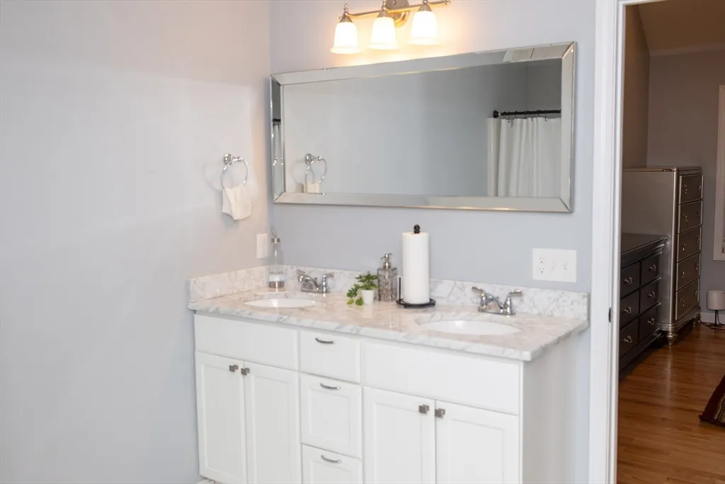 129 Quinapoxet St, Holden