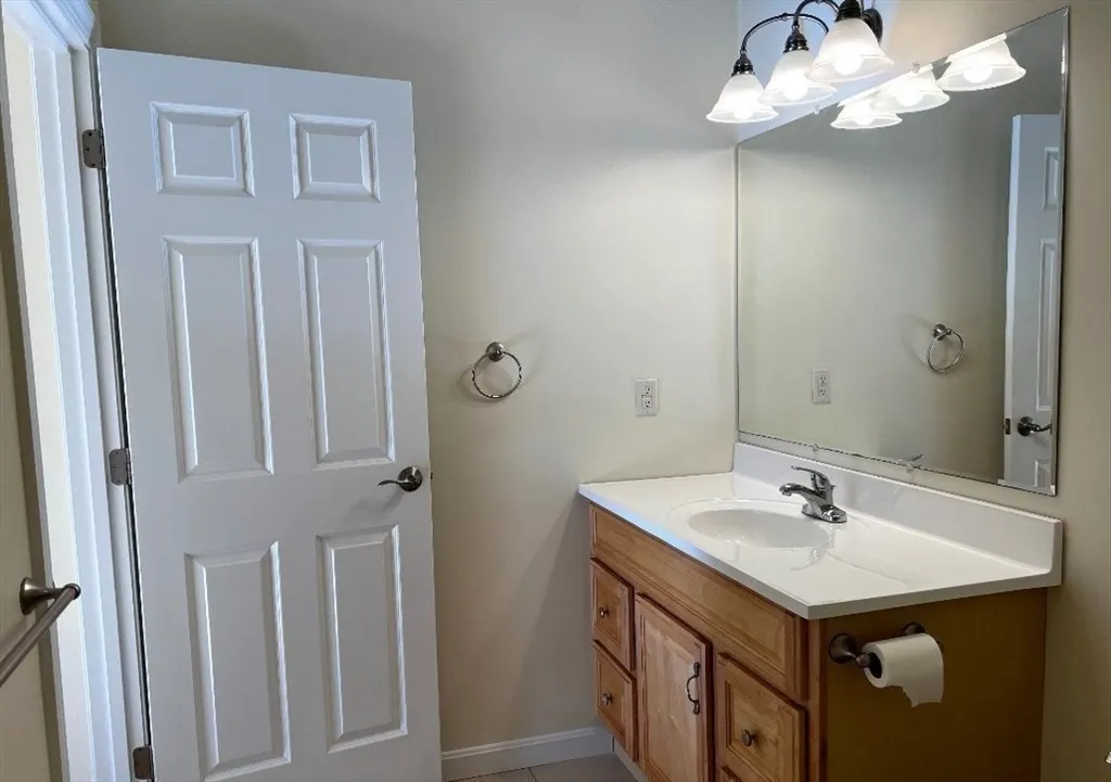 207 John Scott Blvd, Norton